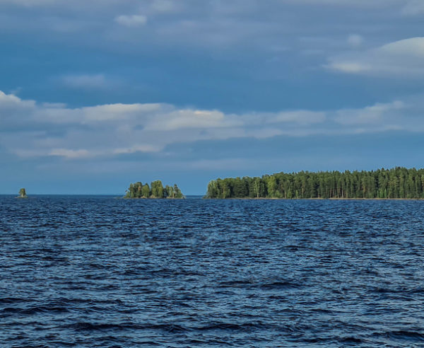 Водная прогулка на катере по Петрозаводскому заливу